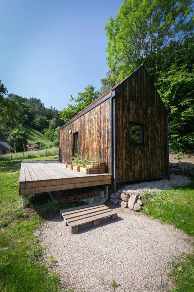 vue arrière d'une d'monet et de sa terrasse