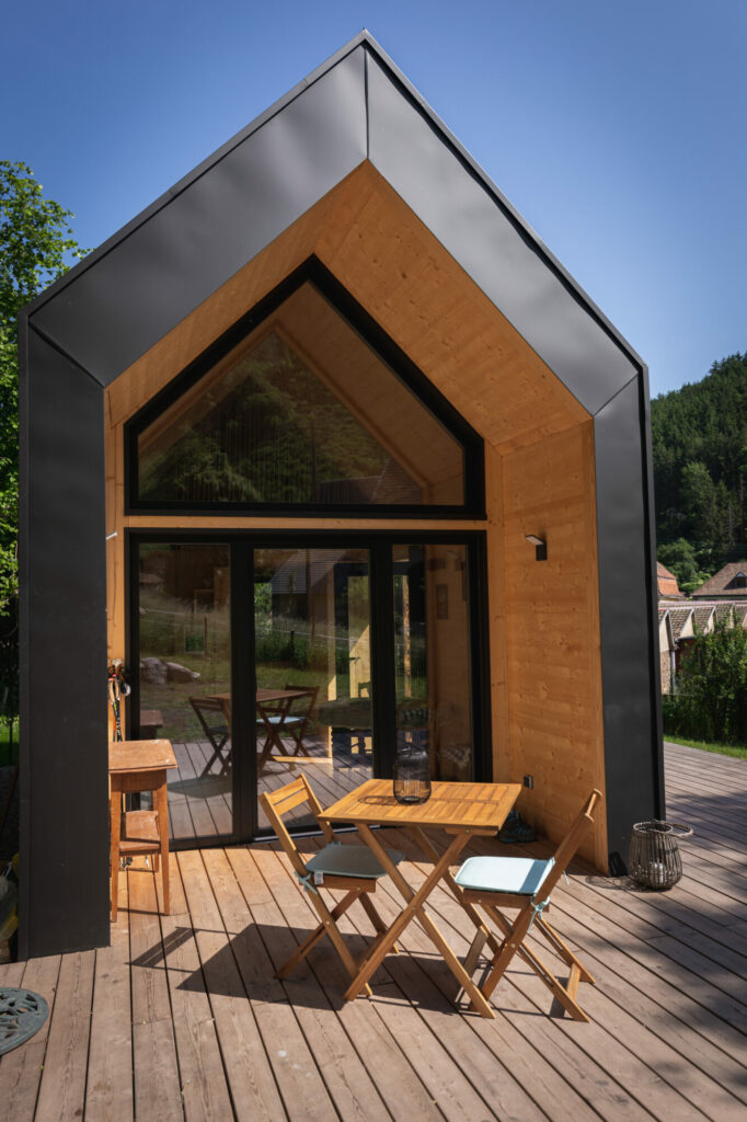 D'Monet ÜTE avec un auvent et une terrasse